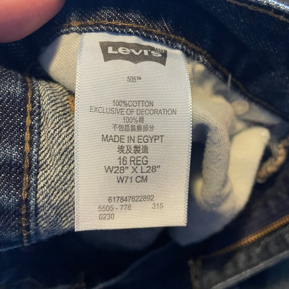 Levi's - Picture 2 of 4